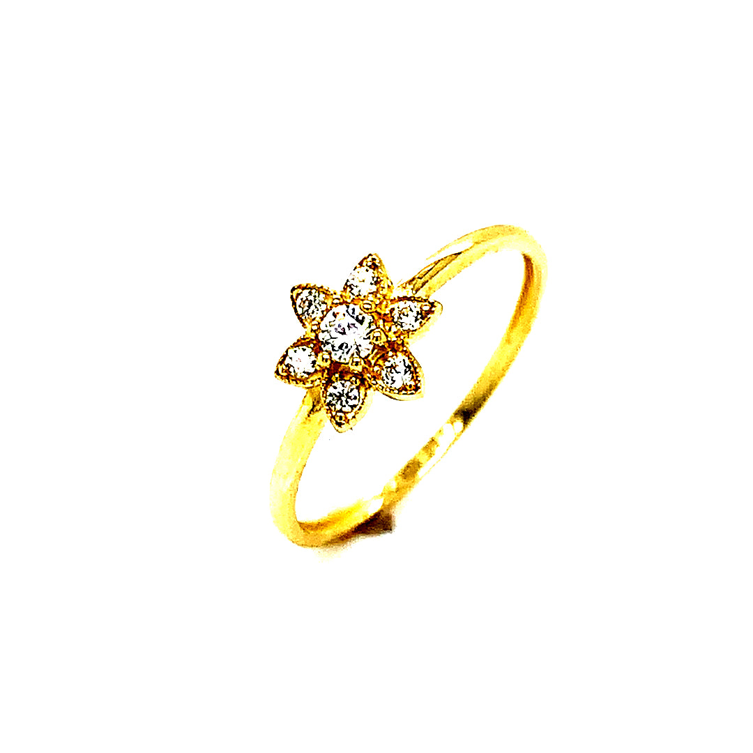 Anillo con circones en oro amarillo 10kt.