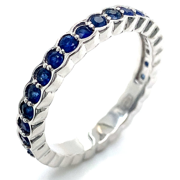 Anillo de Zafiros en oro blanco 14k.