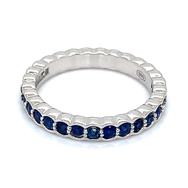 Anillo de Zafiros en oro blanco 14k.