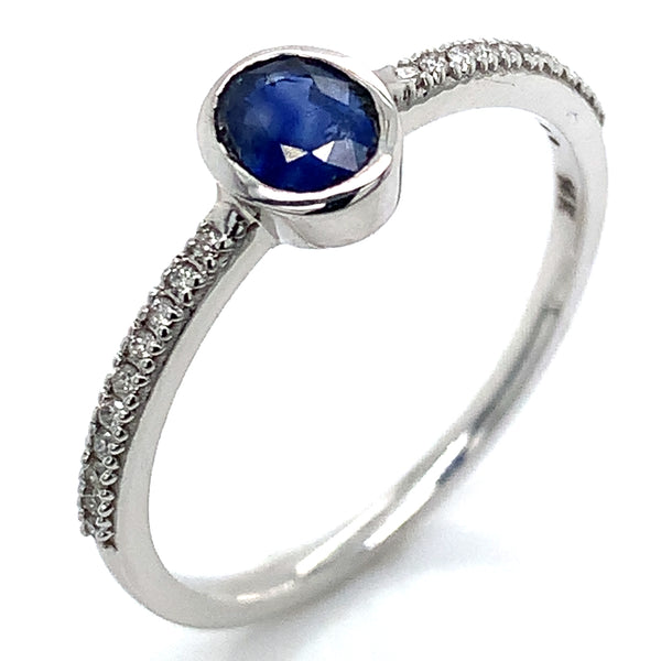 Anillo de Zafiro con Diamantes en oro blanco 14k.