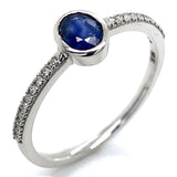 Anillo de zafiro con diamantes en oro blanco 14k