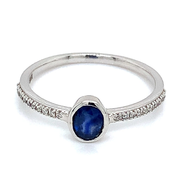 Anillo de Zafiro con Diamantes en oro blanco 14k.