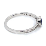 Anillo de Zafiro con Diamantes en oro blanco 14k.