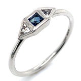 Anillo de Zafiros en oro blanco 14k.