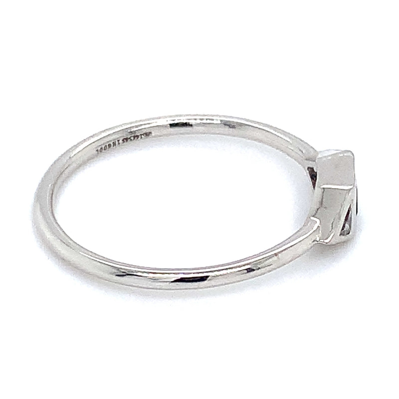 Anillo de Zafiros en oro blanco 14k.