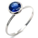 Anillo de Zafiro en oro blanco 14k.