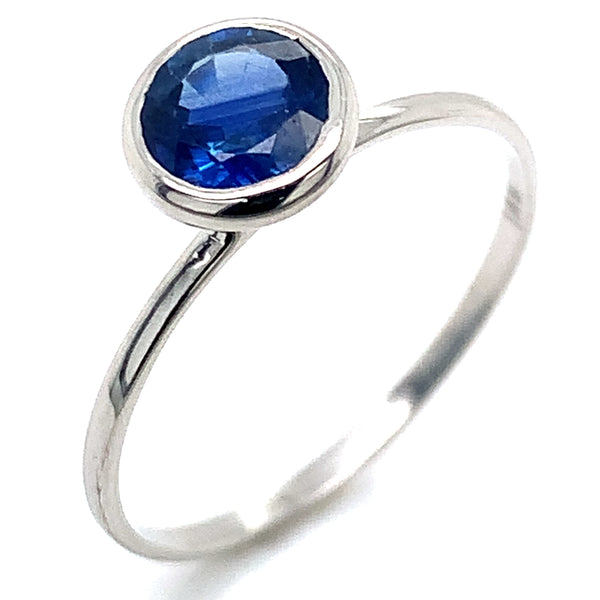 Anillo de Zafiro en oro blanco 14k.