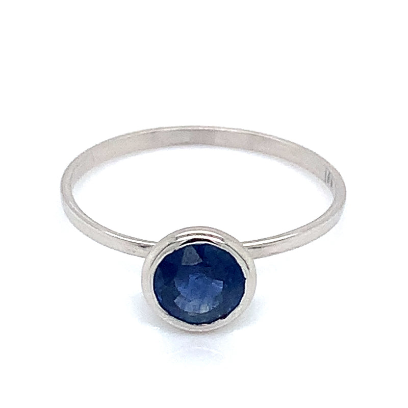 Anillo de Zafiro en oro blanco 14k.
