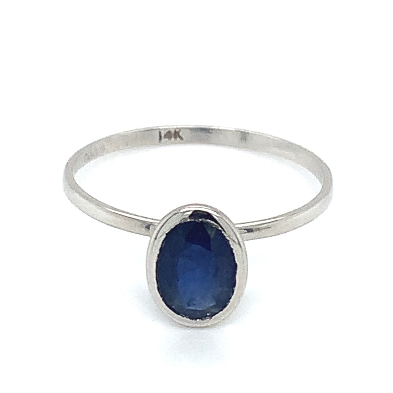 Anillo de zafiro en oro blanco 14k