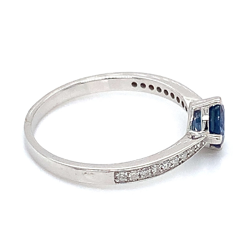 Anillo de Zafiro con Diamantes en oro blanco 14k.