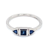 Anillo de Zafiros en oro blanco 14k.