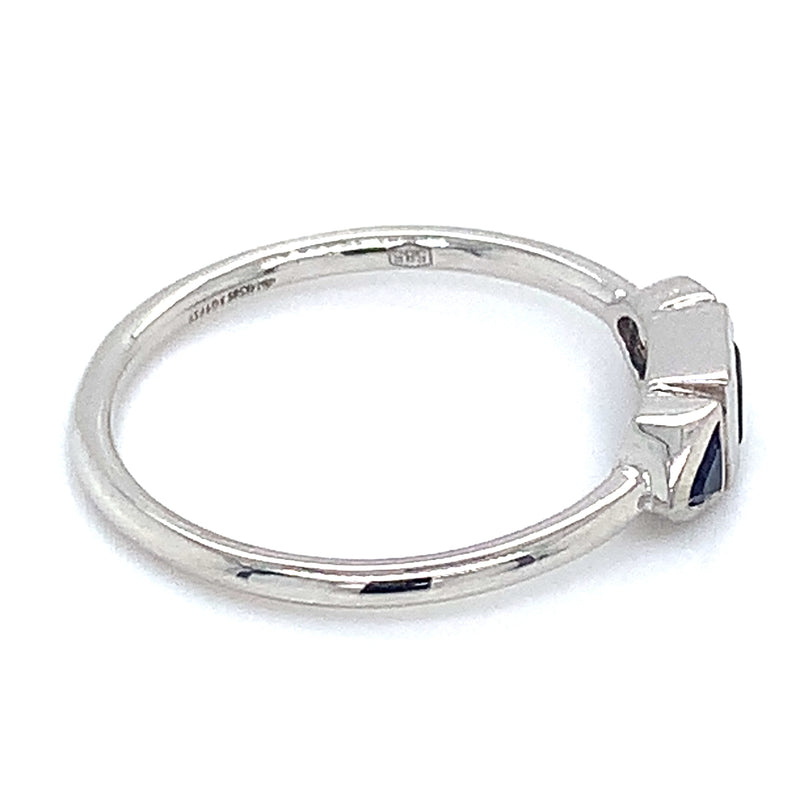 Anillo de Zafiros en oro blanco 14k.