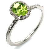 Anillo de Peridoto con diamantes en oro blanco 14k.