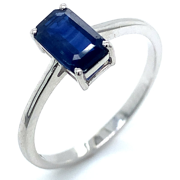 Anillo de Zafiro en oro blanco 14k.