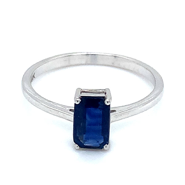 Anillo de Zafiro en oro blanco 14k.