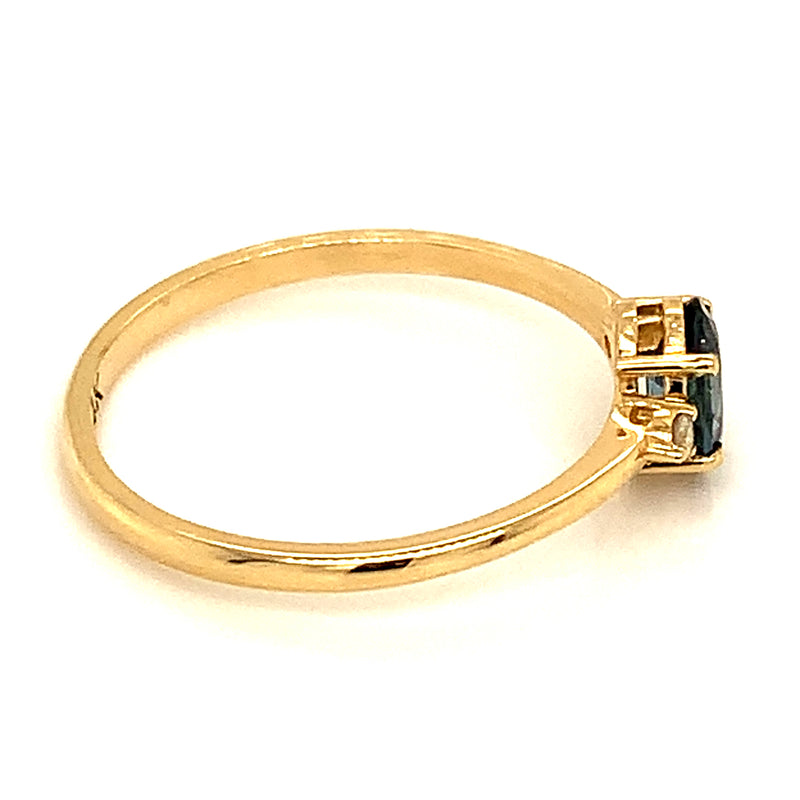 Anillo de Zafiro con diamantes en oro amarillo 14k.