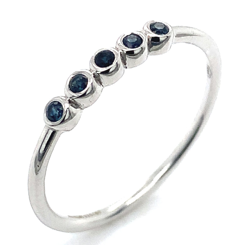 Anillo de zafiros en oro blanco 14k