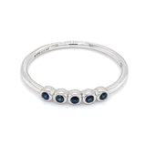 Anillo de zafiros en oro blanco 14k