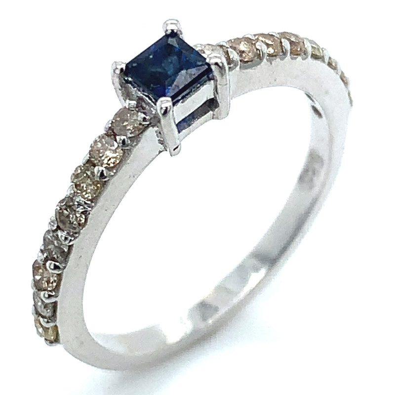Anillo con zafiro y diamantes en plata 925