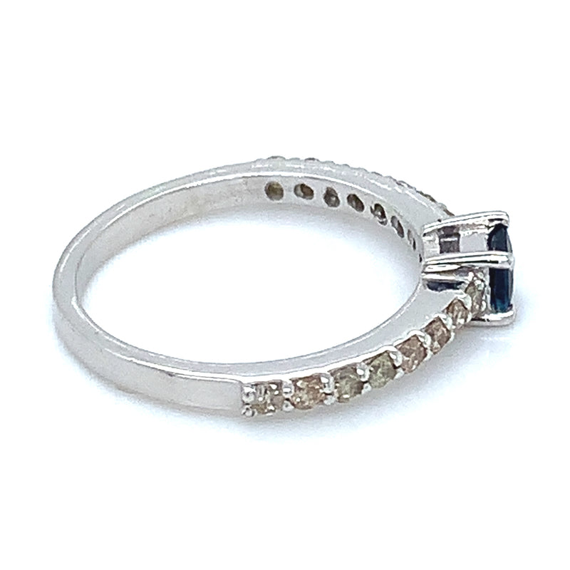 Anillo con zafiro y diamantes en plata 925