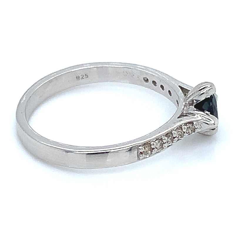 Anillo con zafiro y diamantes en plata 925