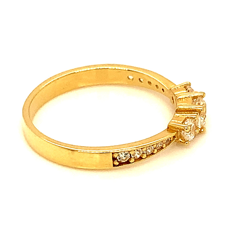 Anillo con circones en oro amarillo 18kt.