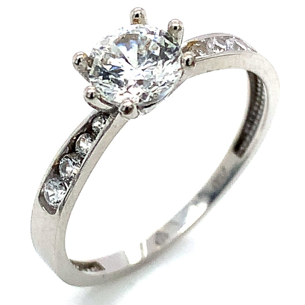 Anillo con circones en oro blanco 18kt.