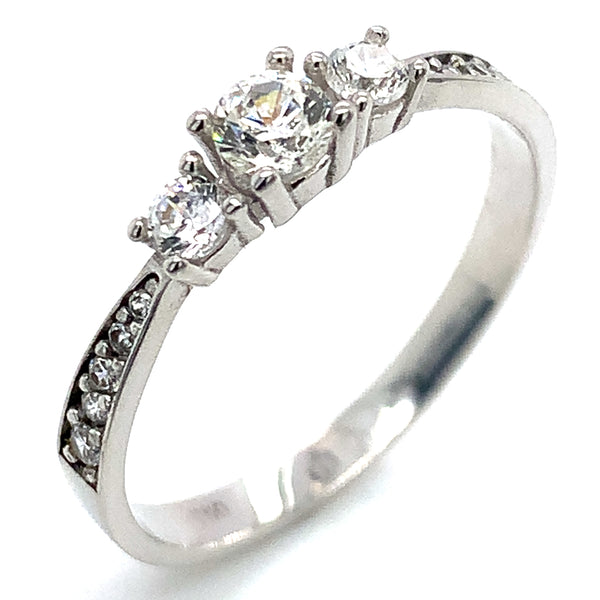 Anillo con circones en oro blanco 18kt.