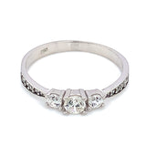 Anillo con circones en oro blanco 18kt.