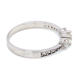 Anillo con circones en oro blanco 18kt.