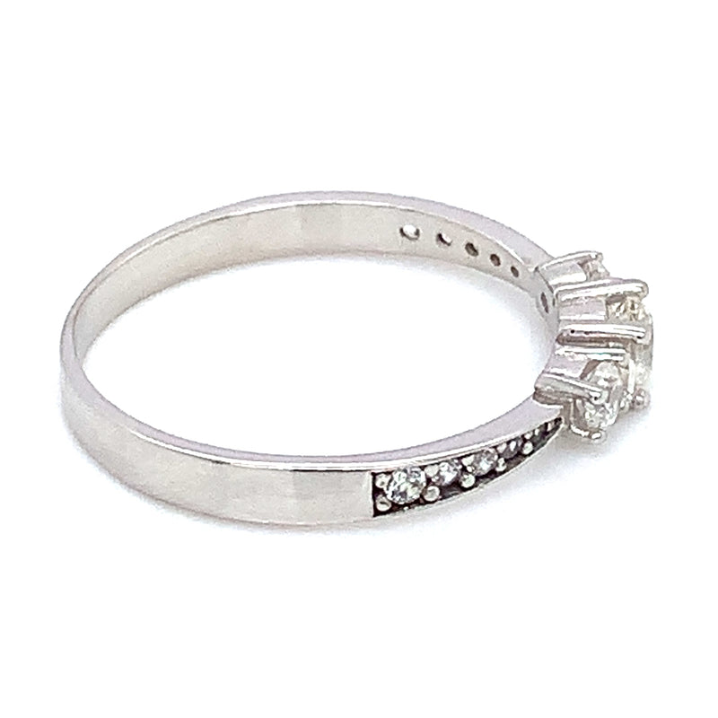 Anillo con circones en oro blanco 18kt.