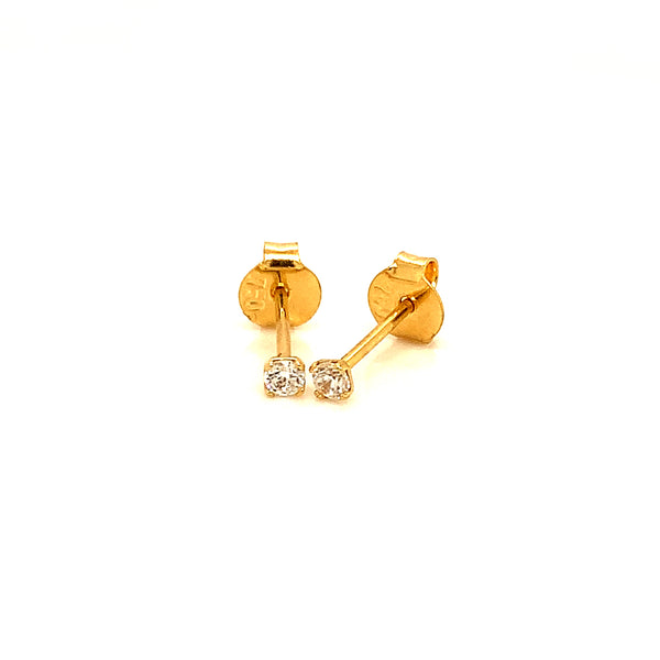 Aretes con circones en oro amarillo 18kt.