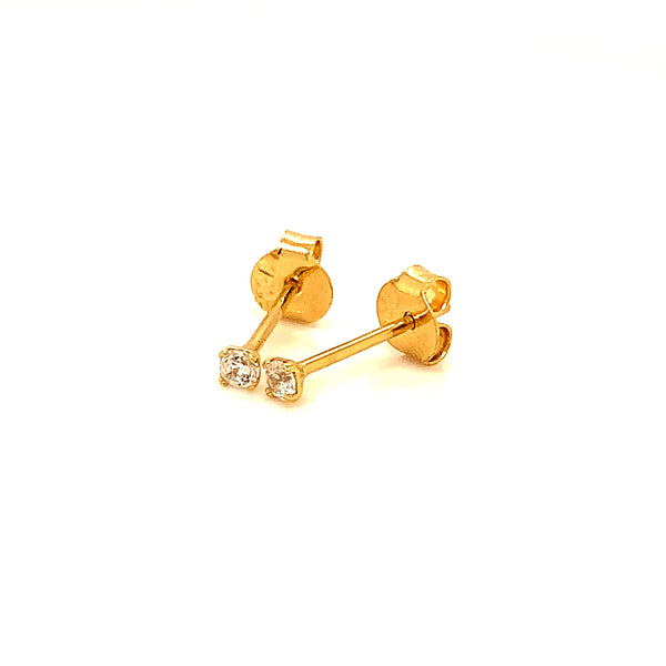 Aretes con circones en oro amarillo 18kt.