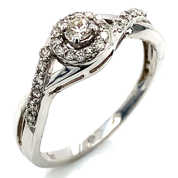 (SOFIA) Anillo con diamantes en oro blanco 10kt.
