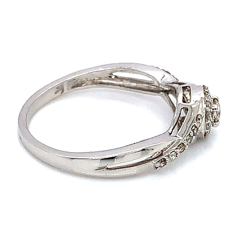 (SOFIA) Anillo con diamantes en oro blanco 10kt.