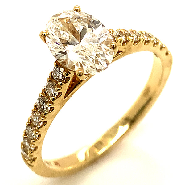 (LD) Anillo con diamantes de laboratorio en oro amarillo 14kt.