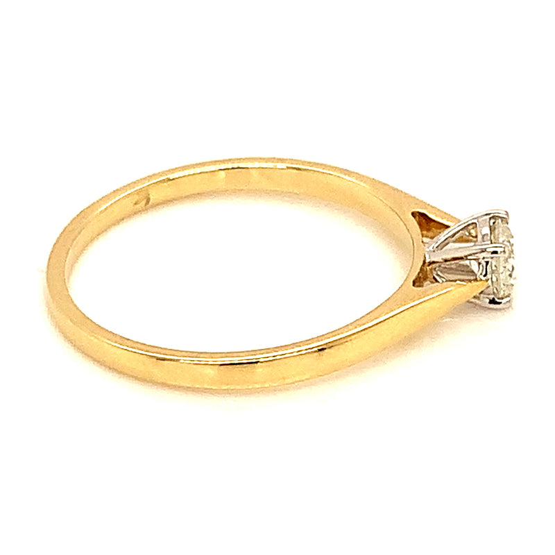 (SOFIA) Anillo solitario con diamante en oro amarillo 10kt.