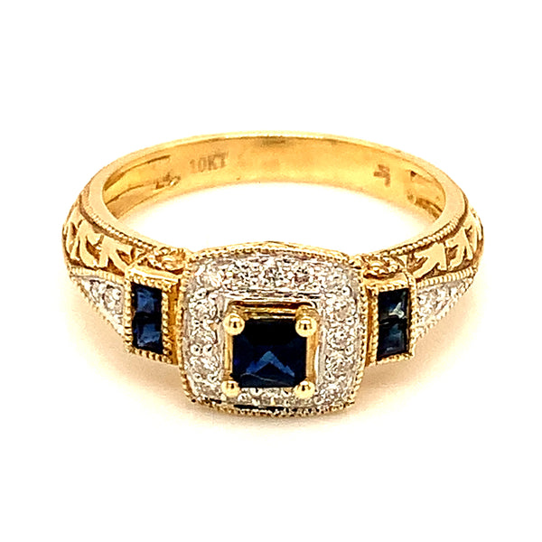 Anillo de zafiros con diamantes en oro amarillo 10kt.