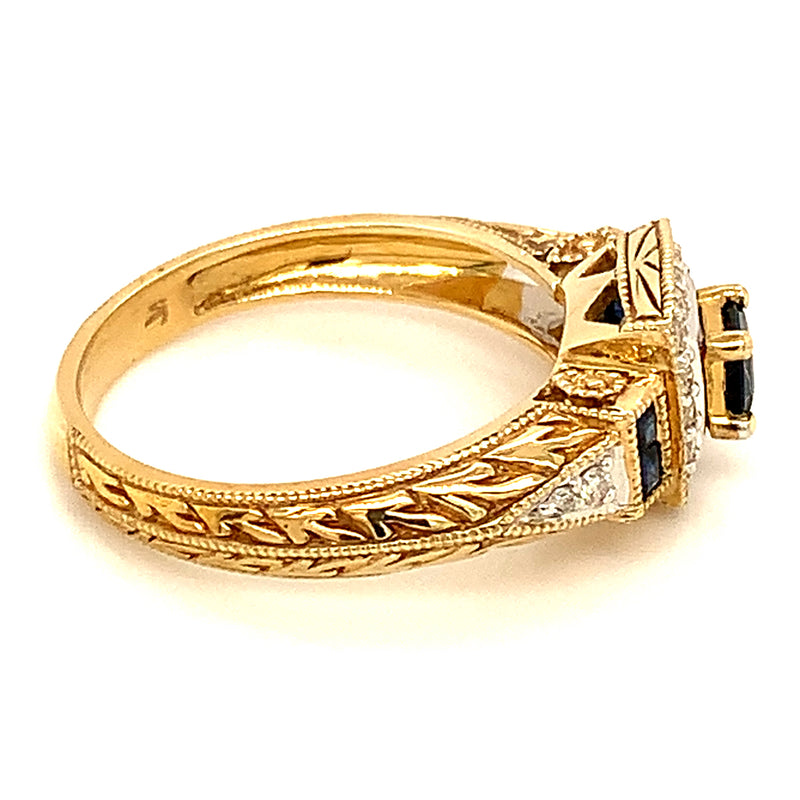 Anillo de zafiros con diamantes en oro amarillo 10kt.