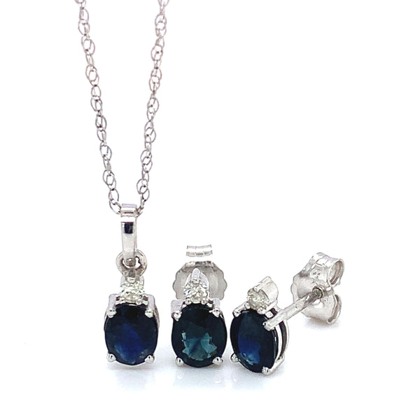 Juego de zafiros con diamantes en oro blanco 18kt.