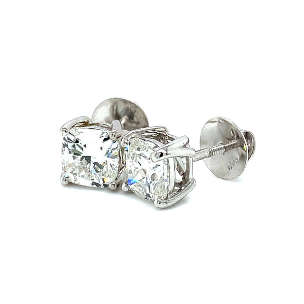 (LD) Aretes con diamantes de laboratorio en oro blanco 14kt.
