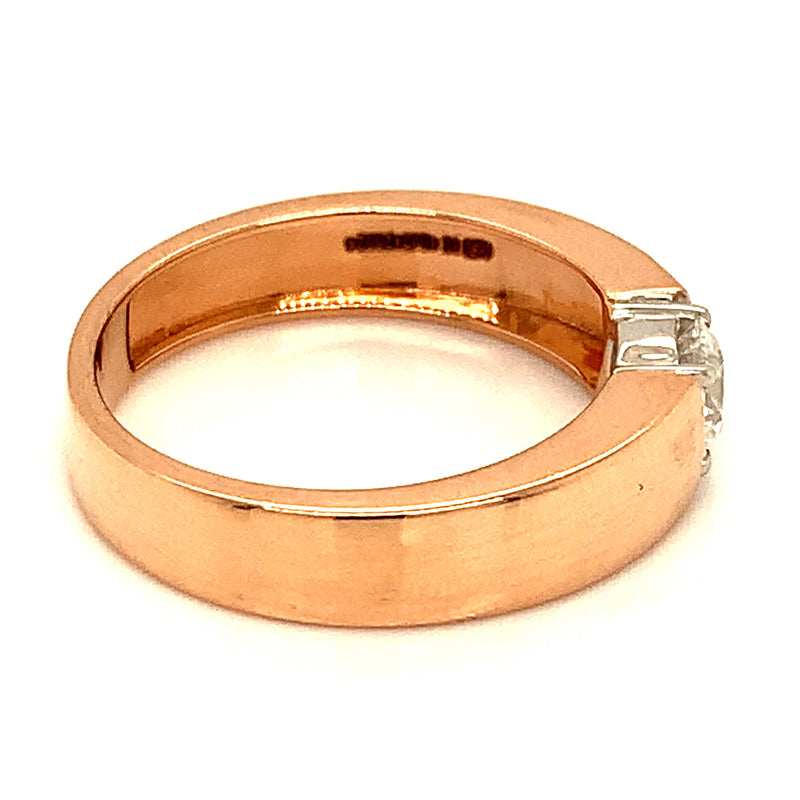 (LD) Anillo con diamante de laboratorio en oro amarillo 14kt.