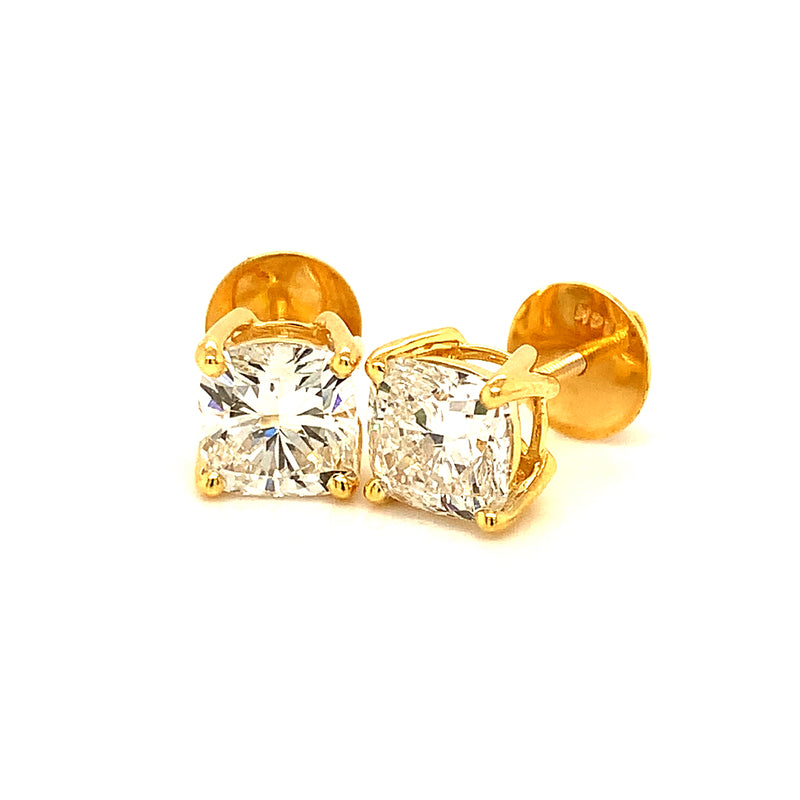 (LD) Aretes con diamantes de laboratorio en oro amarillo 14kt.
