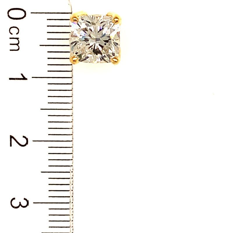 (LD) Aretes con diamantes de laboratorio en oro amarillo 14kt.