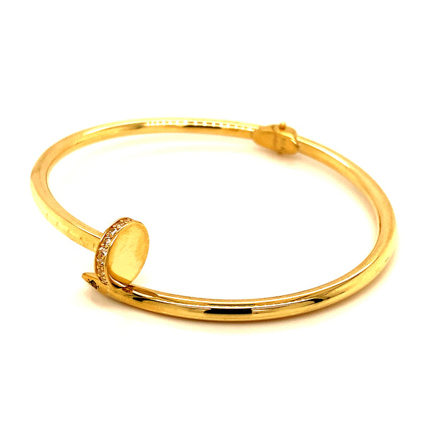 Caña (clavo) (HC) con circones en oro amarillo 10kt.