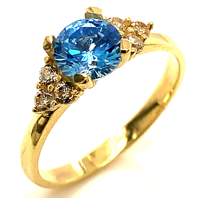 Anillo con circones en oro amarillo 10kt.