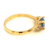 Anillo con circones en oro amarillo 10kt.