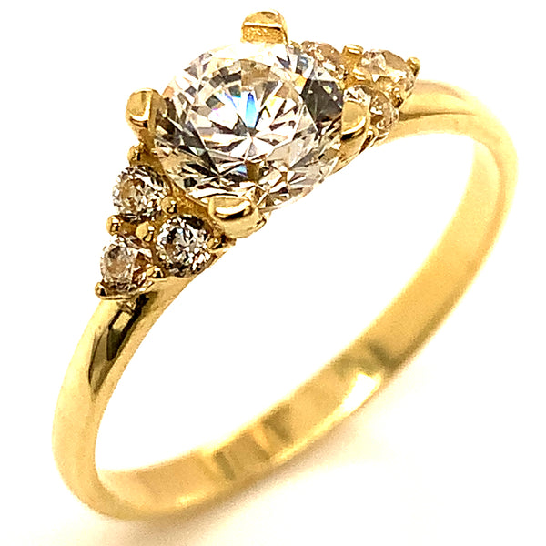 Anillo con circones en oro amarillo 10kt.
