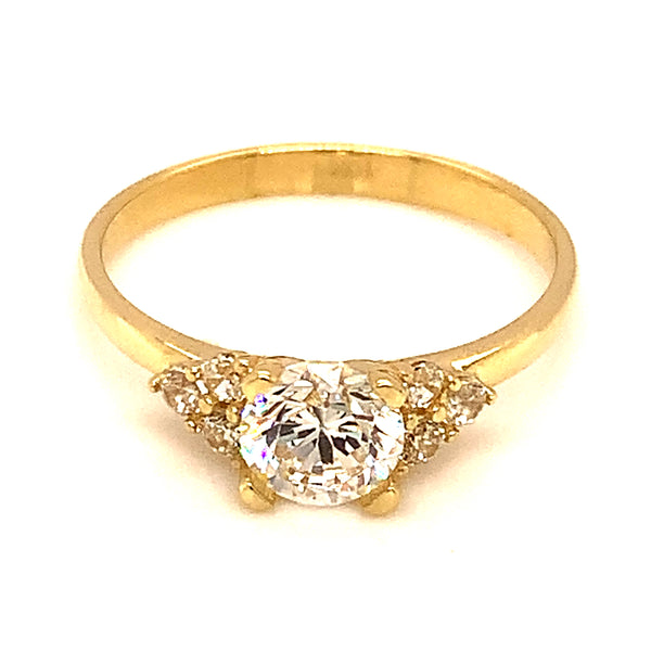 Anillo con circones en oro amarillo 10kt.