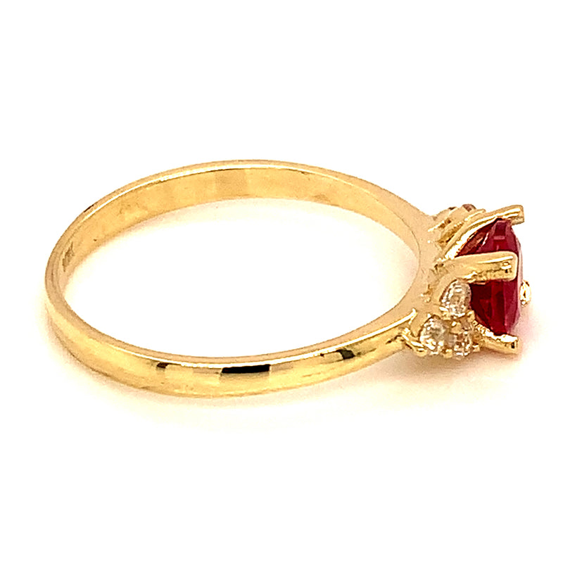 Anillo con circones en oro amarillo 10kt.